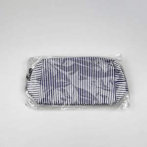 2025 BestSeller personalizable de gran capacidad Seersucker bolsa de cosméticos rayas bordadas viaje para artículos de tocador estuche de almacenamiento de maquillaje - Product Image 4