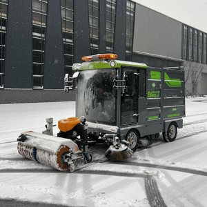 Balayeuses électriques Fresh Designs avec larges bandes de nettoyage pour routes publiques et aires de stationnement – Machine de balayage routier - Product Image 4