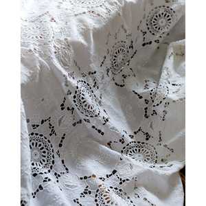 Couvre-lit en lin doux Annacremona avec inserts en crochet blancs, imprimé jacquard, personnalisable (King, Queen, Double), en polyester, pour la maison - Product Image 4