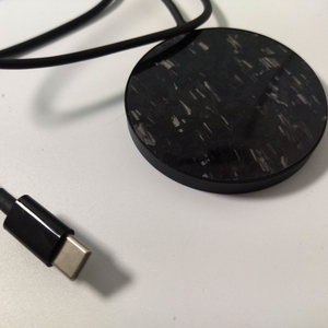 Personnalisation OEM Chargeur sans fil en fibre de carbone forgée 3K de haute qualité Chargement en alliage d'aluminium de type C - Product Image 4