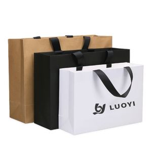 Sacs en papier kraft de luxe en gros avec logo personnalisé, impression sérigraphique, poignées en ruban pour l'emballage de vêtements, chaussures et chaussettes - Product Image 6