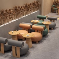 Ensemble de meubles de salon, table à manger en bois moderne, chaises, banquette, canapé pour café, salon de thé au lait, restaurant décontracté