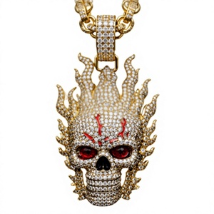 Pendentif Scorpion en Argent 925 Plaqué Or avec Cristaux Moissanite, Design Insecte, Bijou Unisexe Gothique Hip Hop - Product Image 1