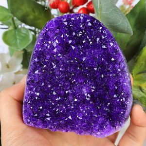 Venta al por mayor de cuarzo curativo, idea de regalo, varitas de cristal, obeliscos, piedras, decoración para el hogar y la oficina, añade color, racimo de geodas moradas - Product Image 6