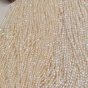 Perles d'eau douce naturelles baroques de petite taille (3-4 mm) faites à la main, économiques, en forme de bouton, brillantes des deux côtés, irrégulières, trou droit - Product Image 3