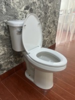 Ensemble de toilette en céramique facile à nettoyer, montage au sol, une pièce, double chasse d'eau, design moderne, utilisation d'appartement et d'hôtel de luxe
