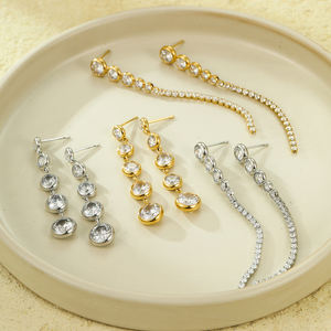 Orecchini da Donna NIMAI Fine Jewelry in Moissanite, Acciaio Inossidabile con Lunga Nappa Pendente e Zirconi Cubici, Placcati Oro 18k, Idee Regalo - Product Image 3