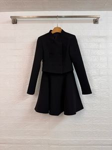 Completo <span class=keywords><strong>Estivo</strong></span> da Donna con Giacca <span class=keywords><strong>Doppiopetto</strong></span> e Gonna, Stile Casual Chic in Blu - Product Image 6