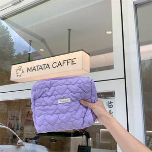 Trousse de toilette matelassée avec cœur doux Sac à cosmétiques avec couture d'étiquettes LOGO Sacs de maquillage de grande capacité pour femmes Cadeau Voyage en plein air - Product Image 6