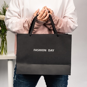 Bolsas de Papel de Lujo Lisas para Transporte, Bolsas de Papel Cuadradas Grandes Negras con Asas para Ropa - Product Image 1