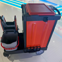 Chariot de nettoyage robuste en plastique avec roues pivotantes et étagère de rangement fermée pour hôtel, aéroport, gare