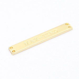 ป้ายโลหะออกแบบเองสำหรับเสื้อผ้า พร้อมพับปลาย สำหรับฮิญาบ/ผ้าพันคอ/เสื้อผ้า - โลโก้แบบนูน เป็นมิตรกับสิ่งแวดล้อม - Product Image 3