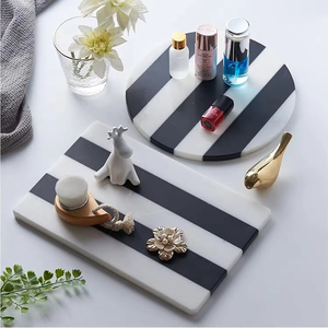 Vassoio Decorativo di Lusso Rettangolare in Marmo Naturale a Righe Bianche e Nere con Bordo per Cosmetici e Salviette - Product Image 5