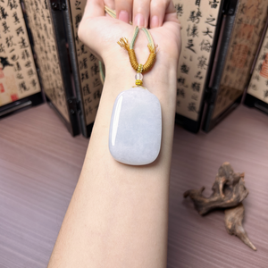 Colgante <span class=keywords><strong>de</strong></span> Jadeíta Birmana Natural <span class=keywords><strong>de</strong></span> Grado A, con la inscripción 'Paz y Seguridad', combinado con un cordón dorado tejido, fresco y elegante. - Product Image 3