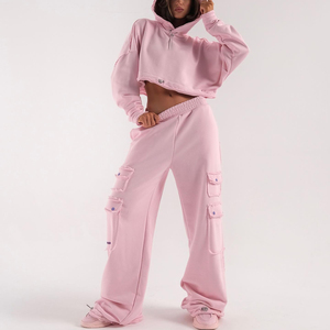 Ensemble de survêtement en molleton de coton personnalisé pour femme, comprenant un sweat à capuche court à manches longues et un pantalon cargo, deux pièces - Product Image 4