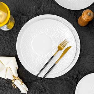 <span class=keywords><strong>Assiettes</strong></span> en céramique blanches de plat de service décoratif en porcelaine de texture martelée pour la présentation de nourriture commerciale de restaurant - Product Image 6