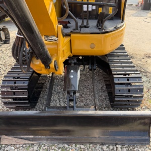 Miniexcavadora Caterpillar CAT 303E 303CR usada, excavadora pequeña sobre orugas para reparación de carreteras y trabajos urbanos. - Product Image 5