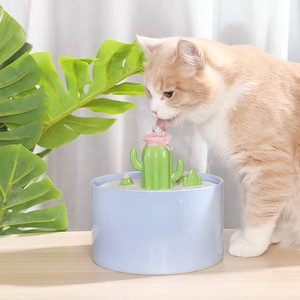 Fontaine à eau automatique pour animaux de compagnie, design cactus, boîtier en plastique, alimentation électrique, pour chats et chatons - Product Image 1