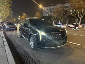 Cadillac <span class=keywords><strong>XT4</strong></span> 28T 2WD Premium SUV <span class=keywords><strong>2022</strong></span>, Interior de Cuero Oscuro, Control de Crucero ACC, Tracción Delantera, Auto Híbrido Usado Barato, Volante a la Izquierda - Product Image 2
