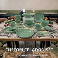 Service de table personnalisable en céladon écologique, motif poisson Koi en relief, assiettes et bols en porcelaine pour usage domestique et commercial