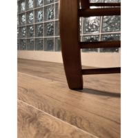 Conception populaire Carrelages de sol en bois céramique émaillée mate en porcelaine pour salle de bain intérieure petite salle de douche