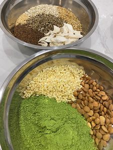 ผงสมุนไพรธัญพืชธรรมชาติ 300 กรัม บรรจุกล่อง ถั่วเขียว บัควีท ข้าวโอ๊ต ข้าวกล้อง ข้าวเหนียว ผงชาเขียวมัทฉะ สำหรับช่วยขับสารพิษในลำไส้ - Product Image 6