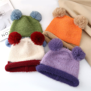 2024 inverno bel design orso molto morbido Fuzzy lavorato a maglia caldo con risvolto spesso cuffia berretto con due palle di pelliccia - Product Image 2