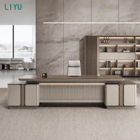 Ensemble de bureau exécutif LIYU en forme de L avec bibliothèque murale, rangement latéral, chaise à dossier haut, mobilier de bureau en bois avec éclairage LED et design cannelé