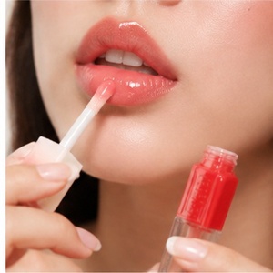 Gloss à lèvres végétalien longue tenue en gros pour filles, effet naturel, marque privée, style INS, lettrage en relief dégradé - Product Image 4