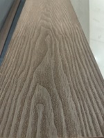 Revêtement de terrasse en WPC anti-UV extérieur, écologique, imperméable, à emboîtement, surface lisse, traditionnel pour cour