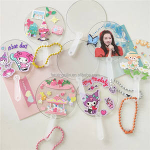 Marchandise k-pop personnalisée Kpop Mini <span class=keywords><strong>piquet</strong></span> Ventilateur à main transparent en plastique Image du ventilateur <span class=keywords><strong>Piquet</strong></span> holographique avec chaîne - Product Image 1
