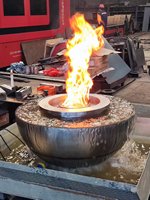 Gasbetriebenes Outdoor-Rundbecken mit dekorativer Echtflammen-Wasserfontäne