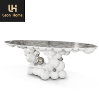 Table laquée blanche de luxe personnalisée Table de salle à manger 5 étoiles Hotel Villa Table à manger design boule en acier inoxydable
