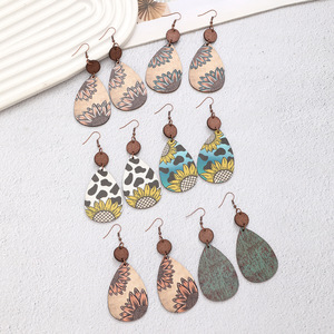 Boucles d'oreilles en bois tournesol ferme laitière Vintage copeaux de bois pendentif boucles d'oreilles pour femmes Uionen 976 - Product Image 1