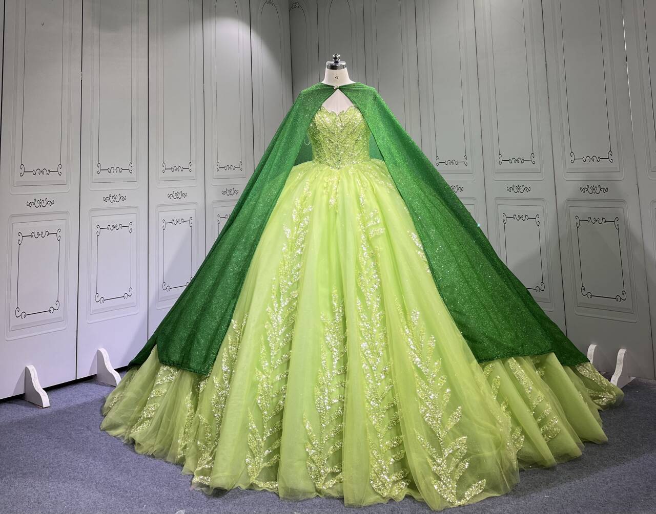 golden globes man dressed as woman Elegant & Luxuru Ball Gown Off Shoulder Gold Lace Applique Beads Tiered Ruffle Emerald Green Tulle Quinceanera Dress Princess Gown for Sweet 16 16 / main image 1