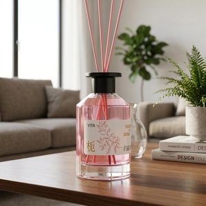 Fabrika OEM Çevre Dostu 200ml Sıvı Çubuklu Oda Kokusu Cam Şişesi Ofis ve Otel Kullanımı İçin Gül Kokulu - Product Image 1