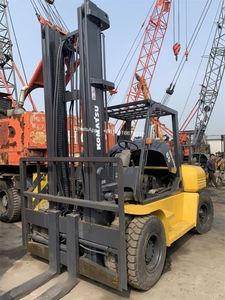 À vendre : Chariot élévateur Komatsu FD80 d'occasion, capacité de 8 tonnes, fonctionnant au diesel, idéal pour les tâches de levage lourds - Product Image 3