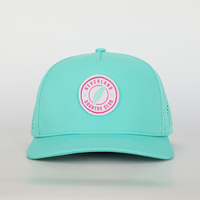 Gorra de béisbol deportiva a rayas al por mayor ajustable de 5 paneles agujeros láser sombrero de papá con patrón de lazos parche tejido