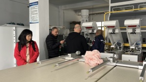 Machine de remplissage entièrement automatique multi-tubes haute précision 0,5g sans fuite pour housses de couette et d'oreiller de type canal (plumes et <span class=keywords><strong>duvet</strong></span>) - Product Image 5