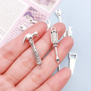 Ton argent antique 13 sortes de mélange 3D outil charme Collection marteau clé scie pince ruban tournevis - Product Image 3