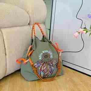 Vente en gros Sac en tissu écologique en nylon brodé pour femmes Sac à bandoulière de grande capacité - Product Image 2