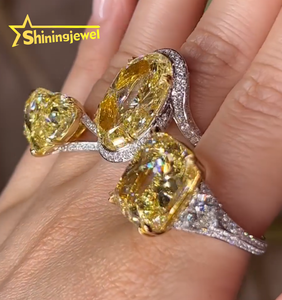 Anello di Fidanzamento con Diamante Sintetico Ovale Dorato per Donna, Certificato IGI, Elegante e Lussuoso - Product Image 2