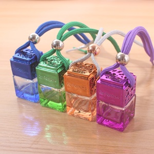 Bán Buôn 8Ml Refillable Rỗng Vuông Thủy Tinh Xe Treo Mặt Dây Chuyền Hương Thơm Nước Hoa Hương Liệu Khuếch Tán Chai Cho Làm Mát Không Khí - Product Image 1