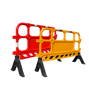 Barrera de Tráfico de Plástico HDPE Moldeado por Soplado de 1350*900 mm, Barrera Modular de Control de Multitudes de Plástico Encajable para Obras de Construcción - Product Image 1