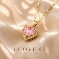LUOYUNE Collier Cœur Exquis Plaqué Or 18K avec Pendentif Délicat en Cristal Pavé de Strass, Bijou Bohème Tendance pour Mariage et Fête