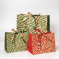 Sac cadeau vert et rouge à motif vague, sac en papier de boulangerie, motif ondulé, poignée en corde, aspect kraft, pour fêtes, logo personnalisé, vente en gros