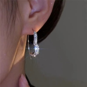 Orecchini a perno da donna con pietra a cuore, gioielli minimalisti romantici alla moda - Product Image 4