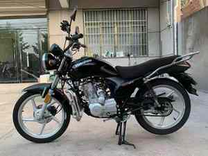 La moto Suzuki Hercules est économe en carburant et durable - Product Image 2