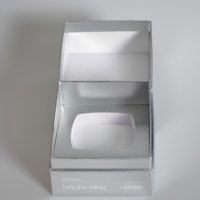 Boîte d'emballage cosmétique de luxe en argent personnalisée en usine avec technique de gaufrage exquise, boîtes en papier
