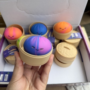 Caja Sorpresa Misteriosa con Figuras de Dumplings Brillantes y Suaves, Juguetes Antiestrés con Expresiones de Dibujos Animados - Product Image 2